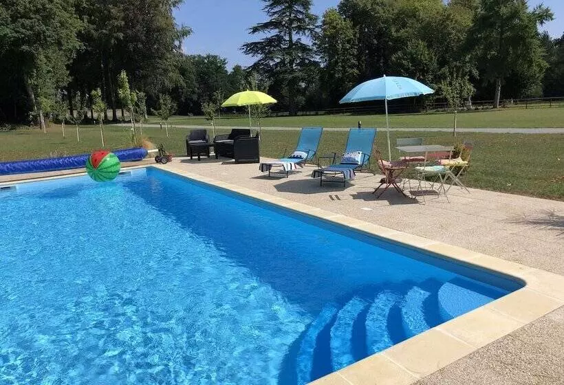 Aamiaismajoitus (B&B) Chambres D Hotes Chateau De La Croix Chemin