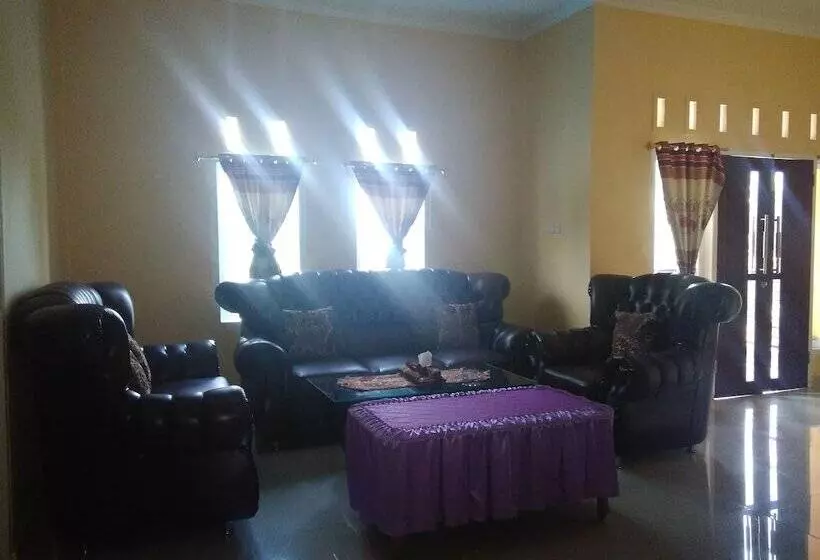 Aamiaismajoitus (B&B) Sinar Harapan