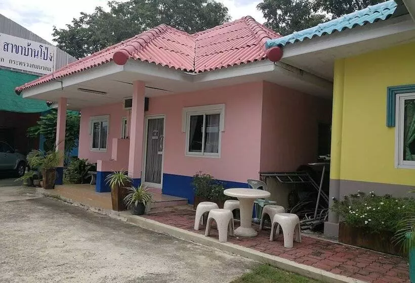 ホテル Baan Pak Parichat Sarun