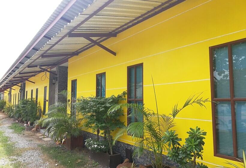 Hotel Baan Pak Parichat Sarun