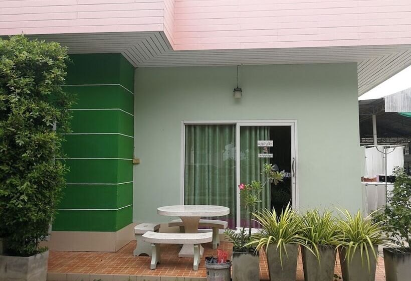 Hotel Baan Pak Parichat Sarun