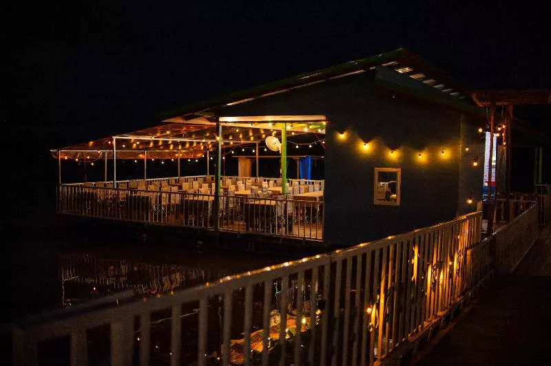 Hotelli Bluemoon Riverside Resort