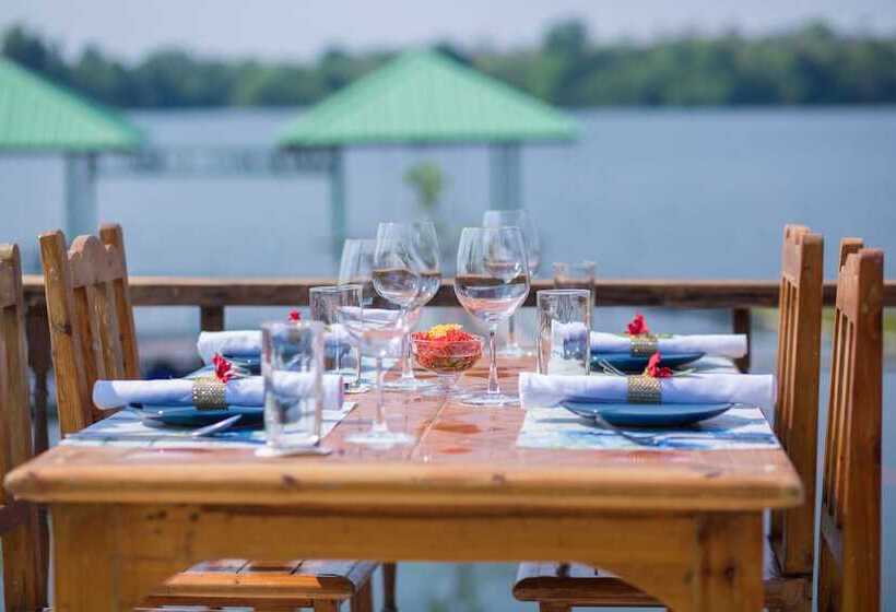 בית מלון כפרי Bluemoon Riverside Resort