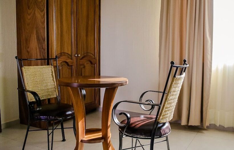 Otel Estancia Villa Real