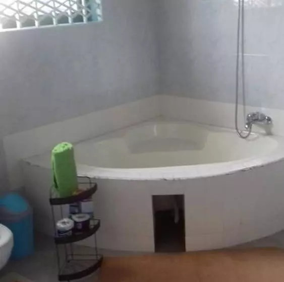 ホテル Pasandy Lodge