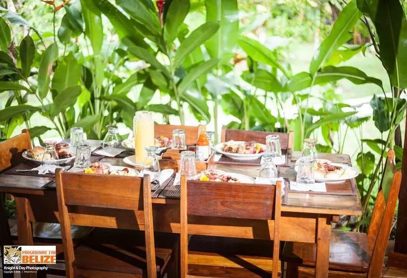 La Milpa Lodge   Hostel