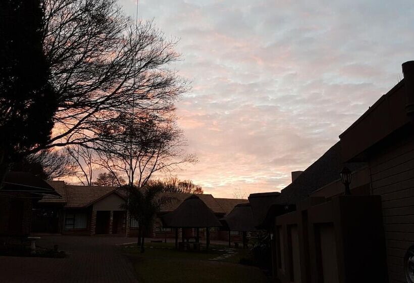 ペンション B At Home Guest House