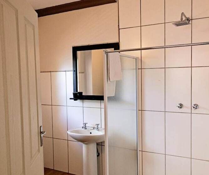 ペンション B At Home Guest House