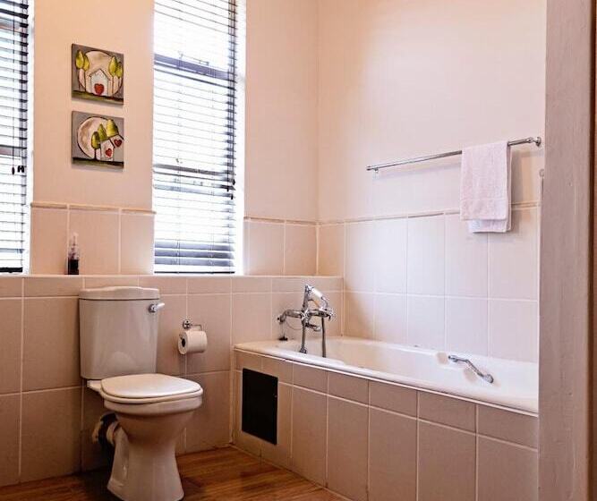 ペンション B At Home Guest House