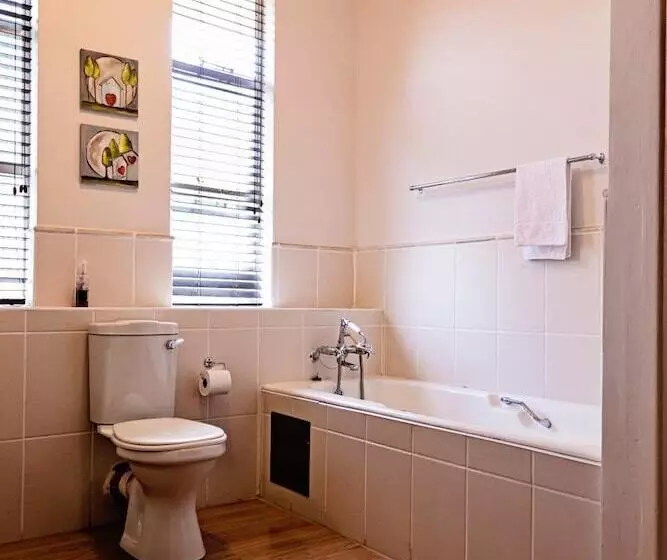 Majatalo B At Home Guest House