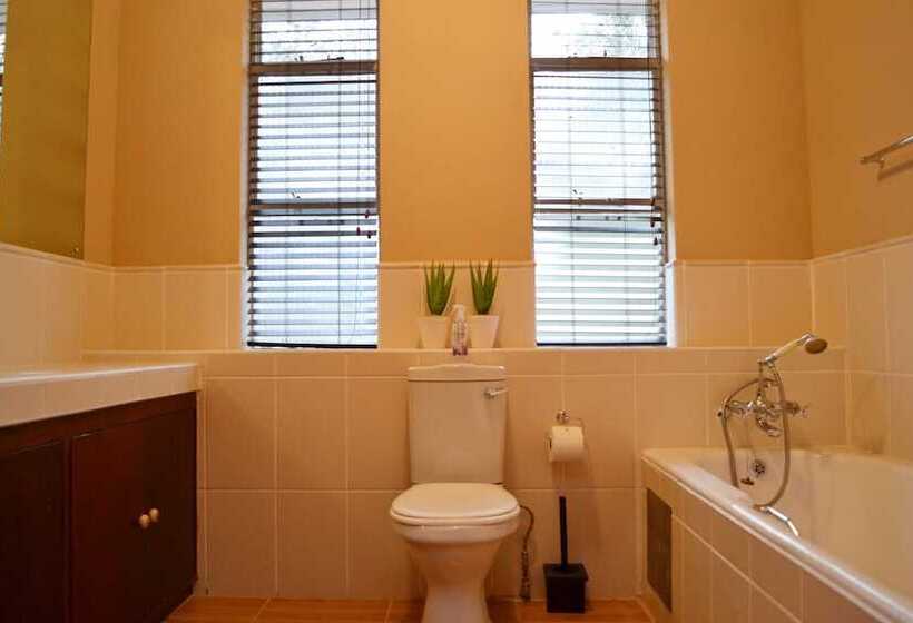 ペンション B At Home Guest House