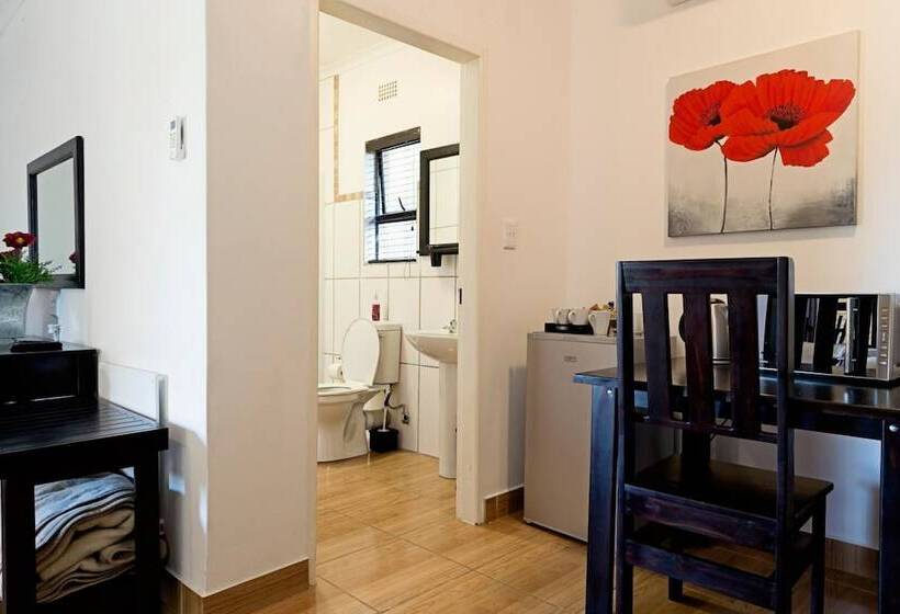 ペンション B At Home Guest House