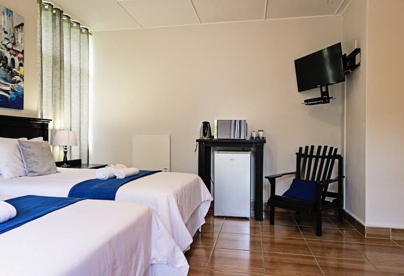 ペンション B At Home Guest House