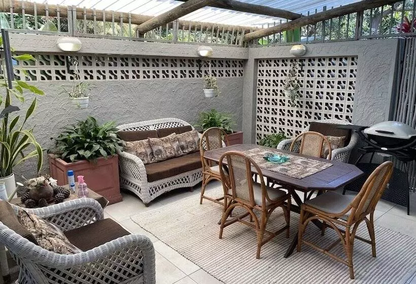 ペンション Eden Rose Manor B&b