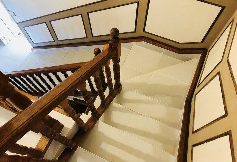 بنسيون Eden Rose Manor B&b