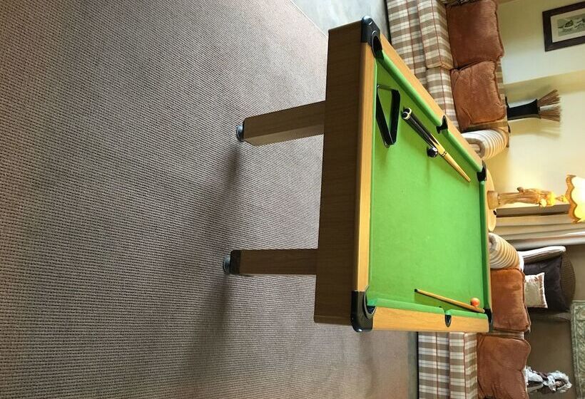 بنسيون Eden Rose Manor B&b