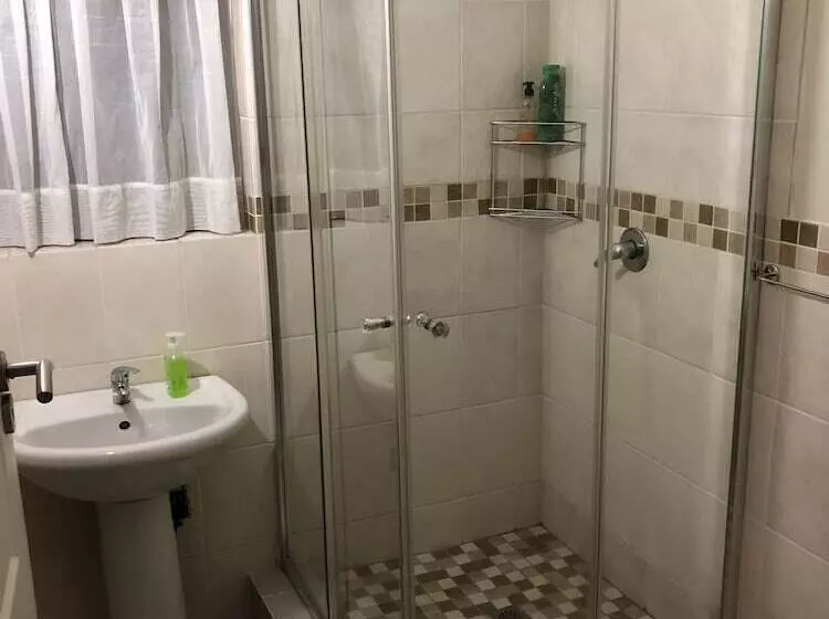 ペンション Eden Rose Manor B&b