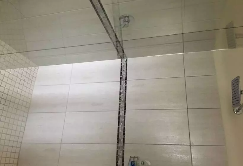 ペンション Eden Rose Manor B&b