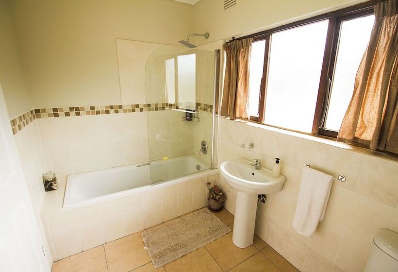 بنسيون Eden Rose Manor B&b