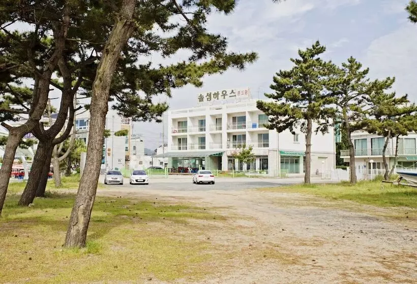 Majatalo Solsum House