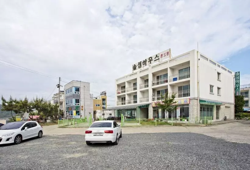 Majatalo Solsum House