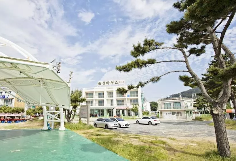 Majatalo Solsum House