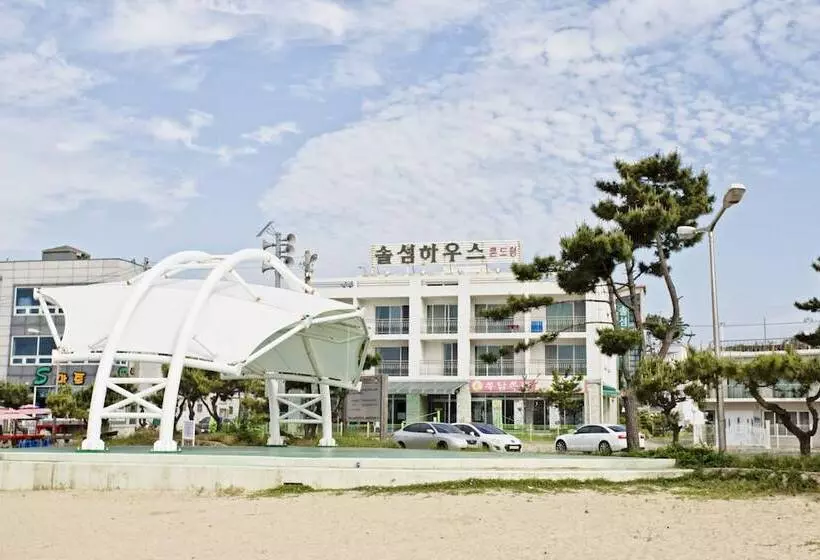 Majatalo Solsum House