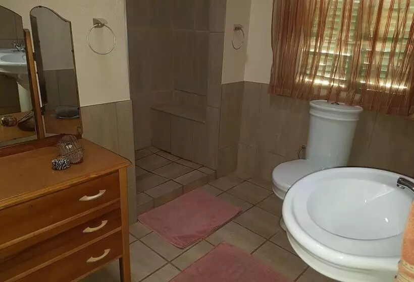 Majatalo Steytlerville Villa Guest House