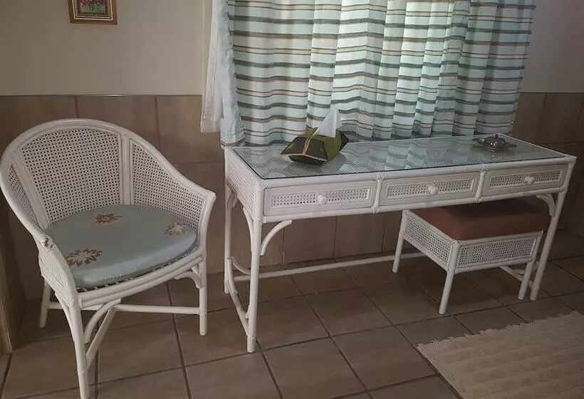 Majatalo Steytlerville Villa Guest House