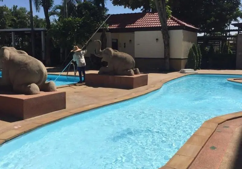 Sabai Hotel Lopburi