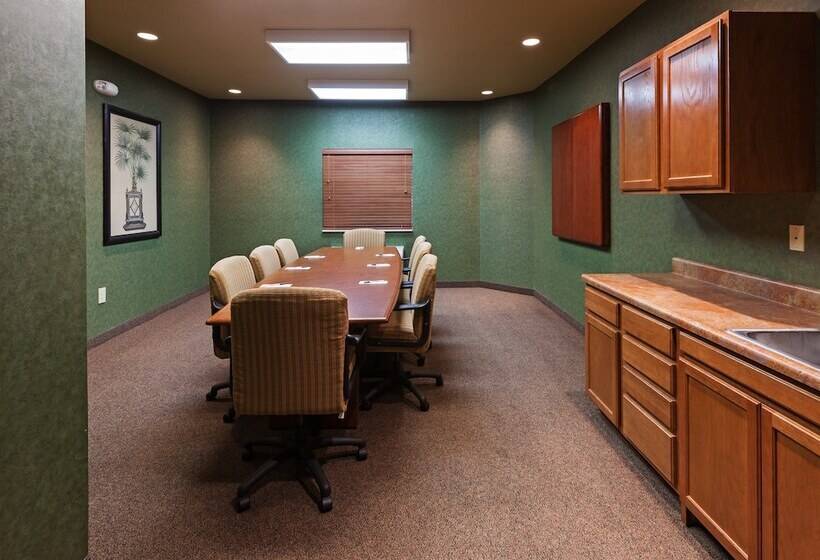 فندق Candlewood Suites St. Robert, An Ihg