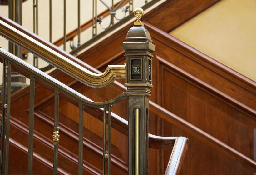 בית מלון כפרי Carlton