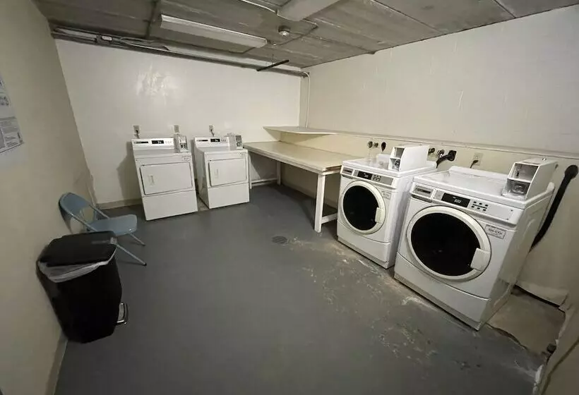 호텔 Gold Star Inn & Suites