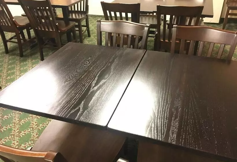 호텔 Greystone Inn & Suites