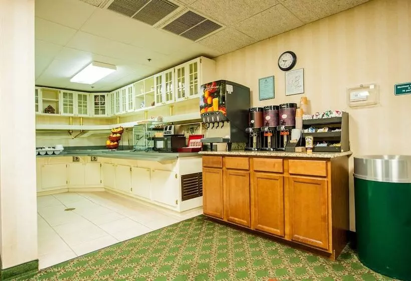 호텔 Greystone Inn & Suites