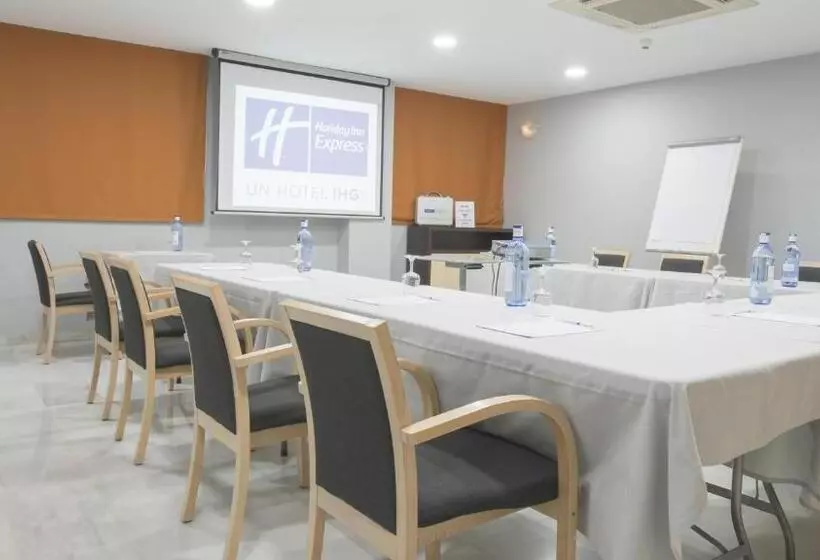 Отель Holiday Inn Express Alcobendas, An Ihg