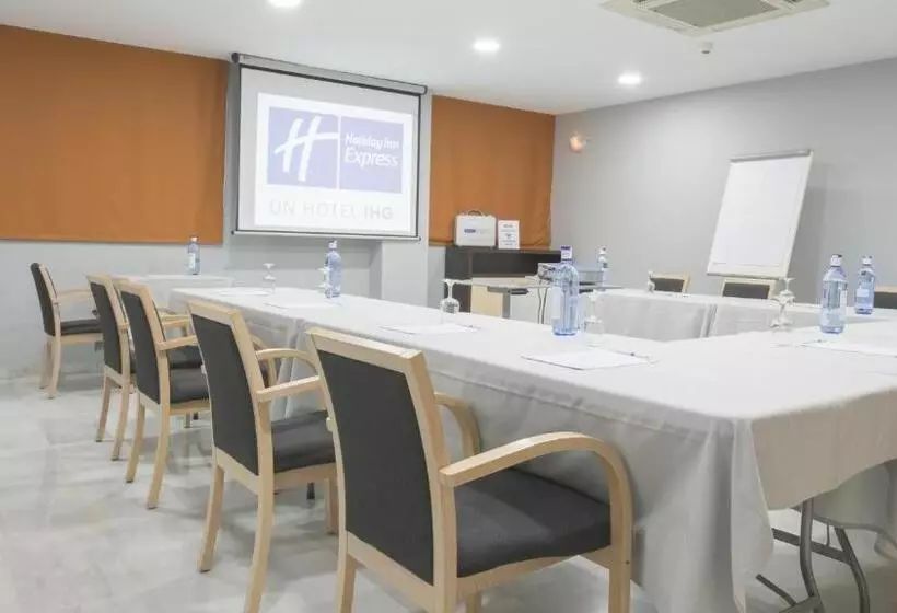 Отель Holiday Inn Express Alcobendas, An Ihg
