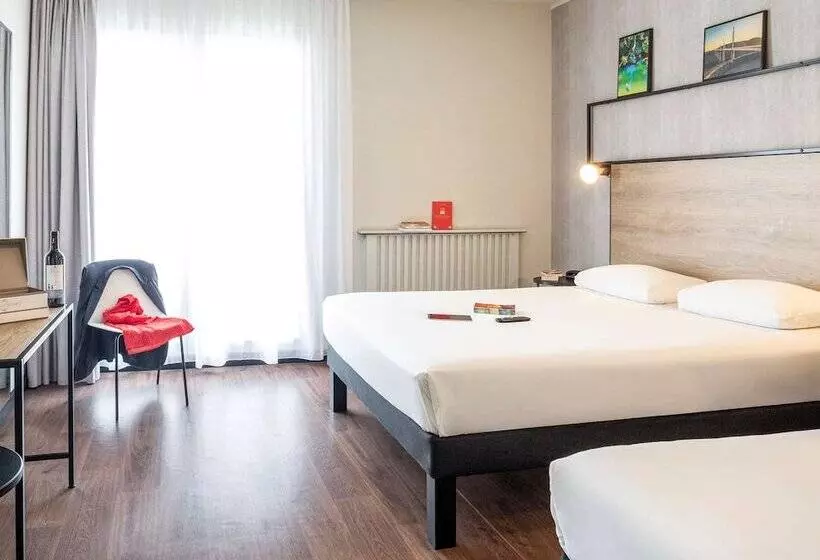 ホテル Ibis Centre Millau