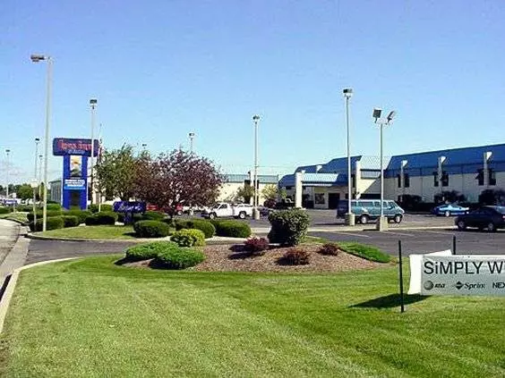 هتل Lees Inn & Suites Muncie