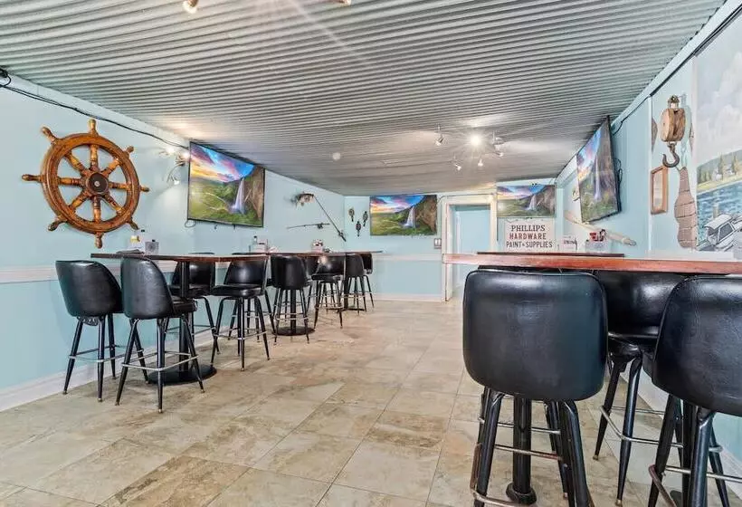 Отель Lowes Wharf Marina Inn