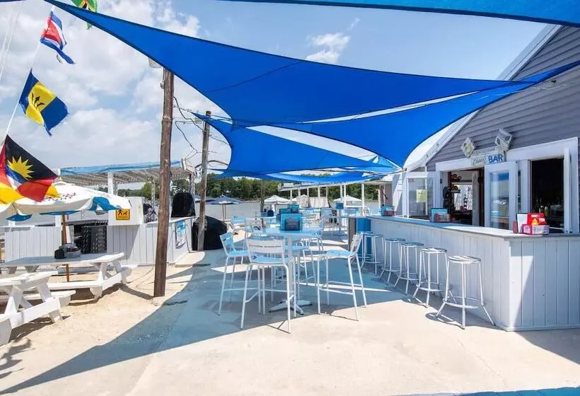 Отель Lowes Wharf Marina Inn