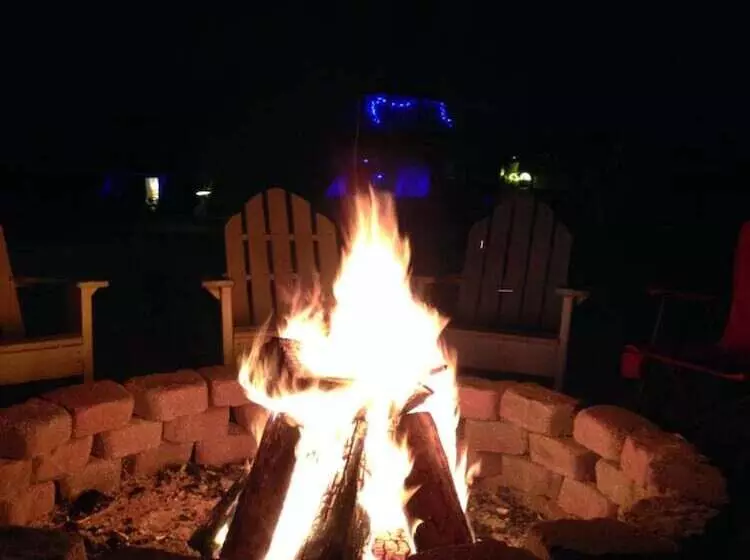 Отель Lowes Wharf Marina Inn