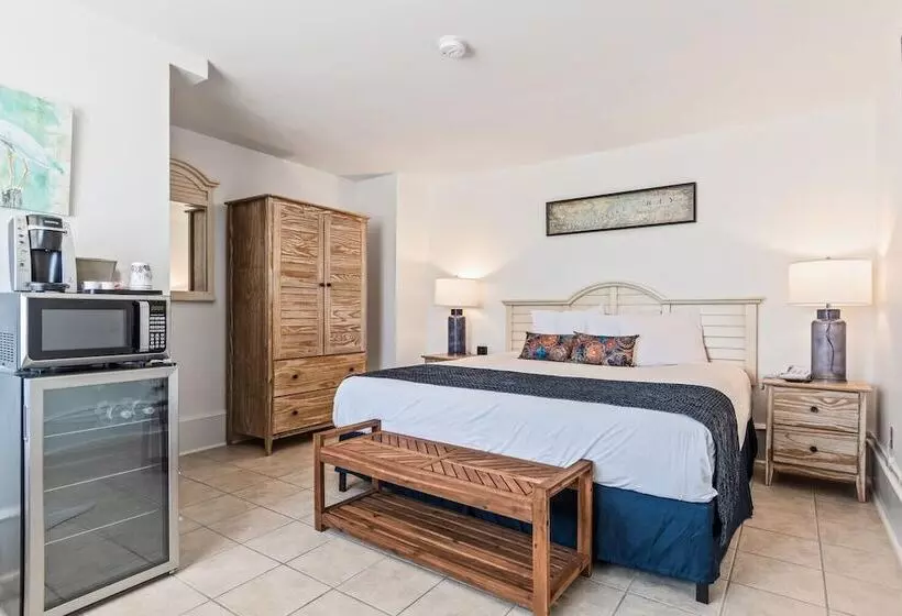 Отель Lowes Wharf Marina Inn