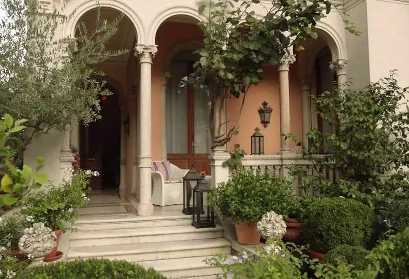 Отель Villa Abbazia Relais & Chateaux