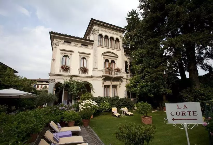 Отель Villa Abbazia Relais & Chateaux
