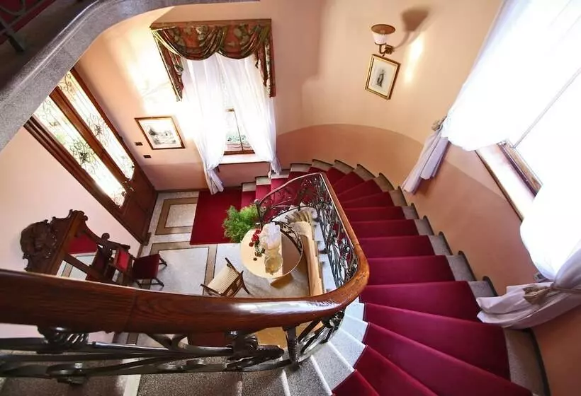 Отель Villa Abbazia Relais & Chateaux