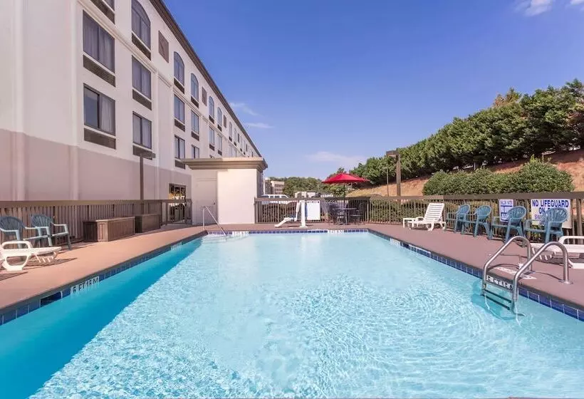 فندق Wingate By Wyndham Greenville Airport