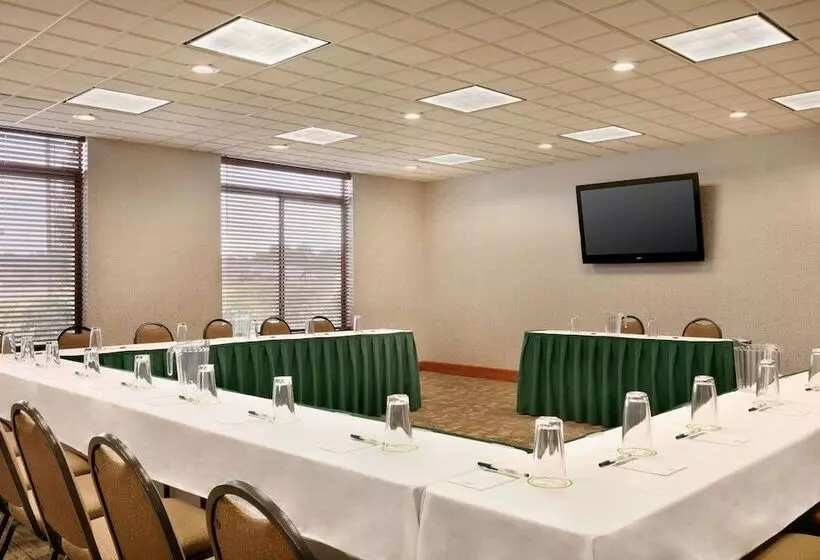 Отель Wingate By Wyndham Parkersburg Vienna