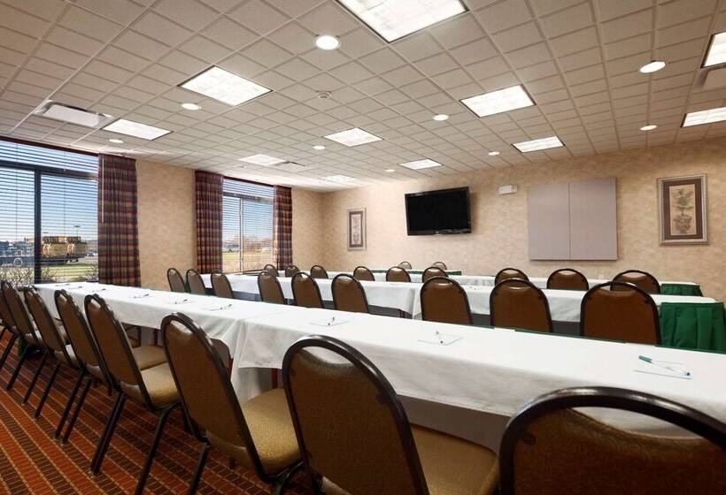 Отель Wingate By Wyndham Parkersburg Vienna