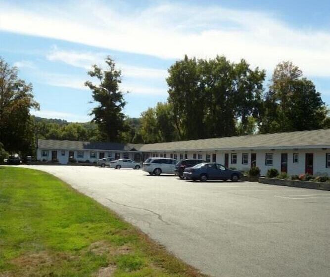 Monument Mountain Motel